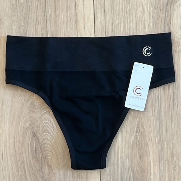 CURVEEZ Pure Shape Thong - Black - Picture 4 of 9